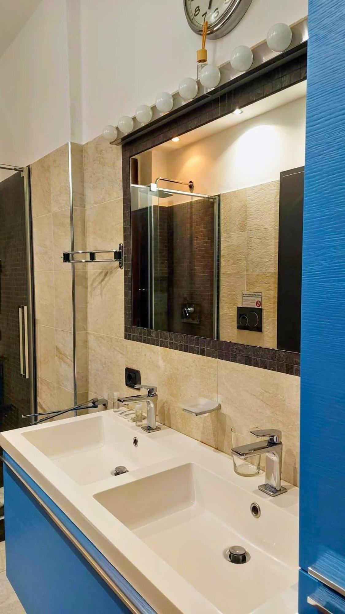 Vfh Stylish Boutique Apartment-City Center Milaan Buitenkant foto